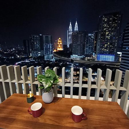 C14B Modern Infinity Pool Klcc Balcony View Apartment กัวลาลัมเปอร์ ภายนอก รูปภาพ