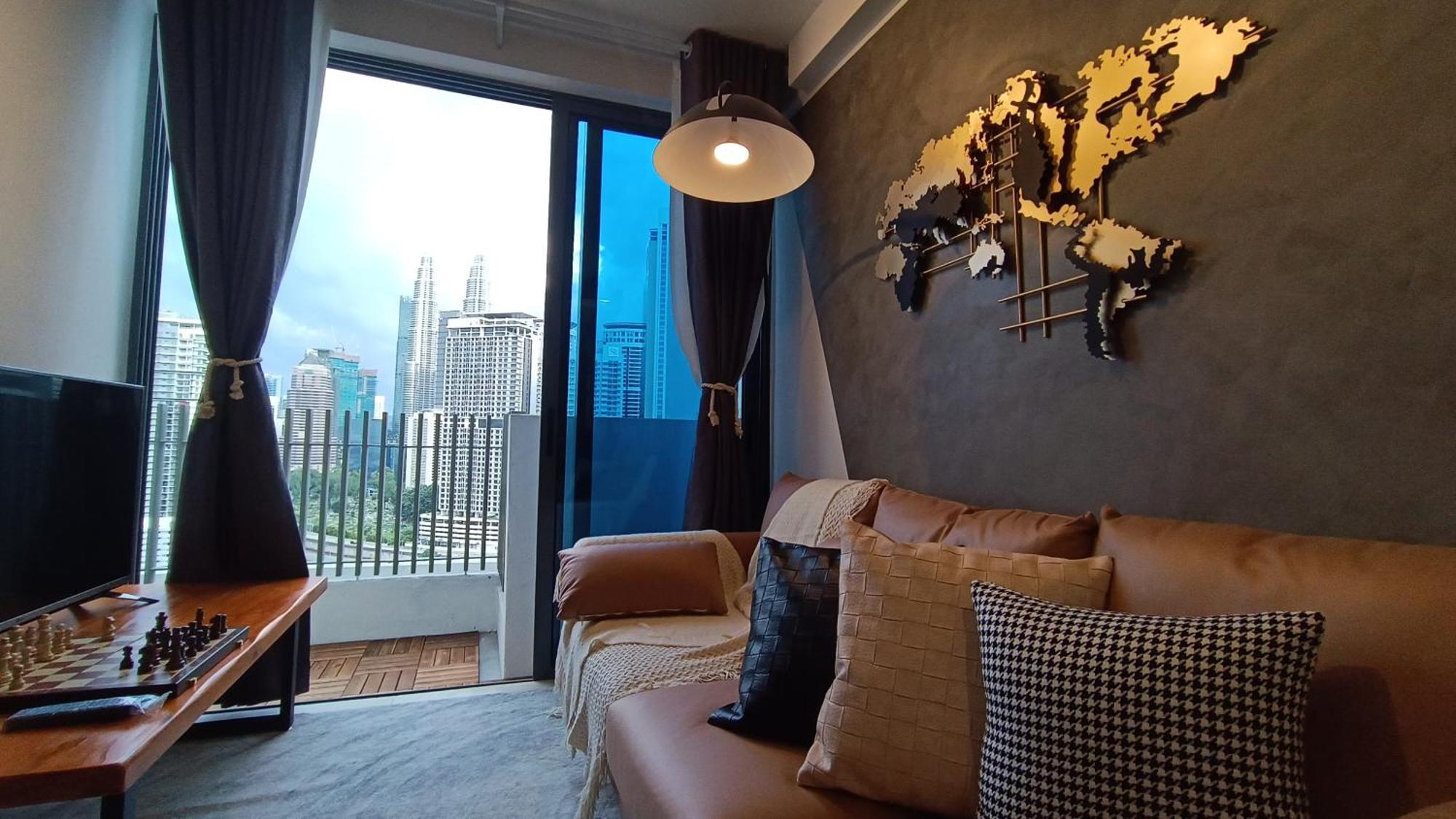 C14B Modern Infinity Pool Klcc Balcony View Apartment กัวลาลัมเปอร์ ภายนอก รูปภาพ