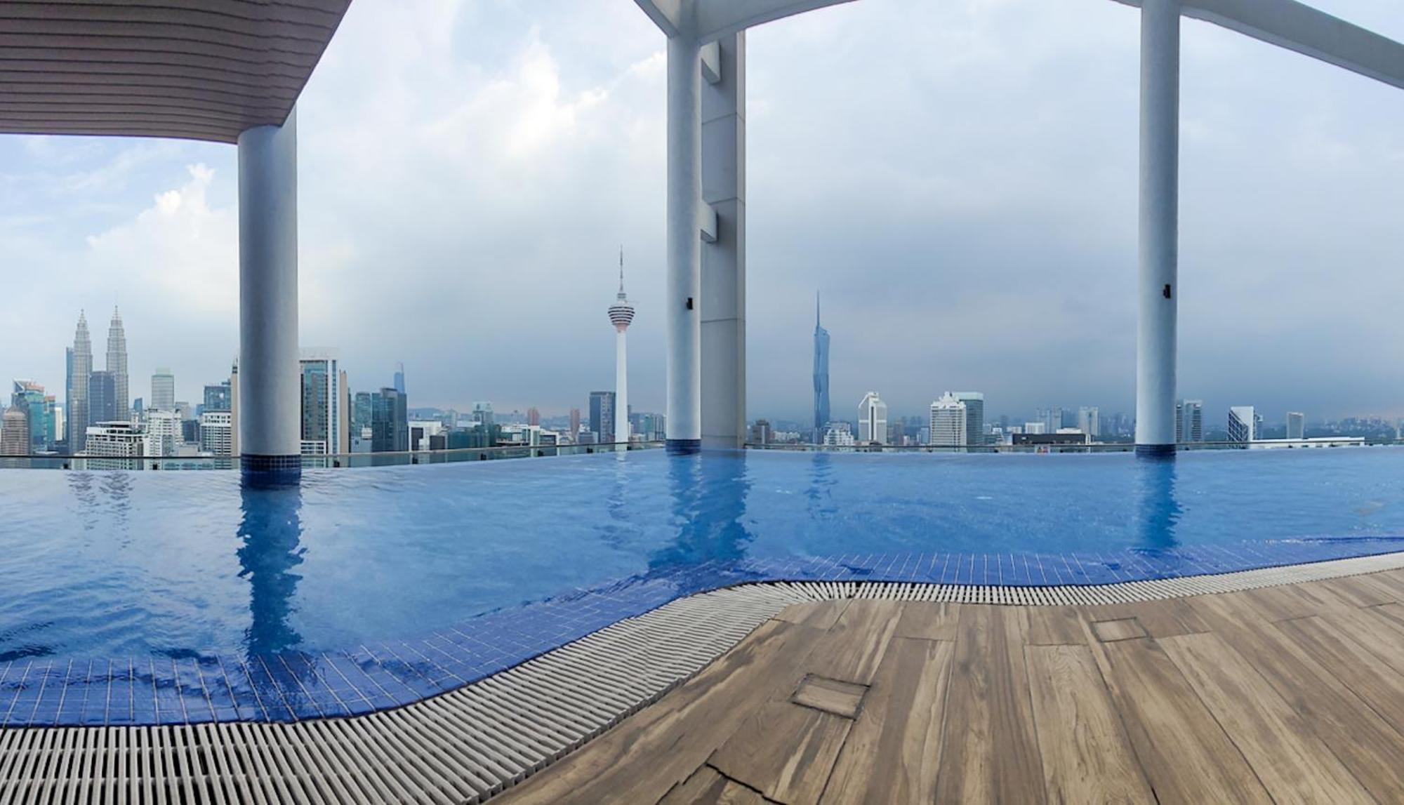 C14B Modern Infinity Pool Klcc Balcony View Apartment กัวลาลัมเปอร์ ภายนอก รูปภาพ