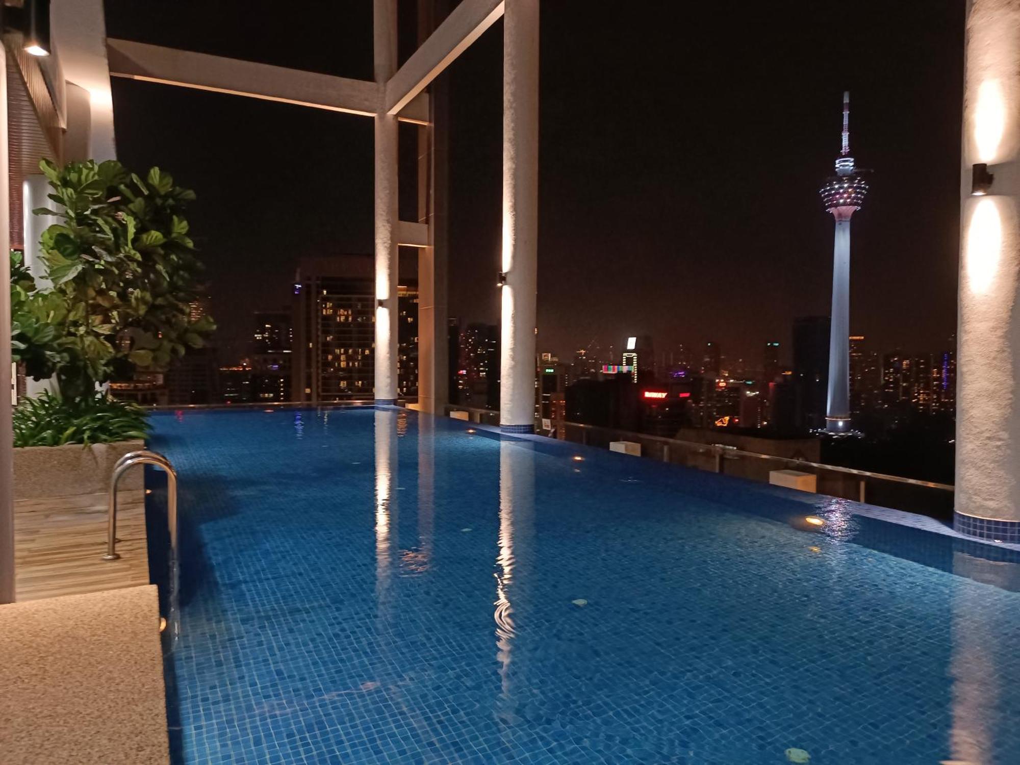 C14B Modern Infinity Pool Klcc Balcony View Apartment กัวลาลัมเปอร์ ภายนอก รูปภาพ